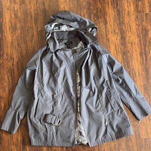 Trovare woman’s grey jacket with belt